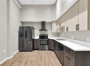 209 N Neil St #202, Champaign, IL 61820