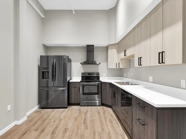 209 N Neil St #202, Champaign, IL 61820