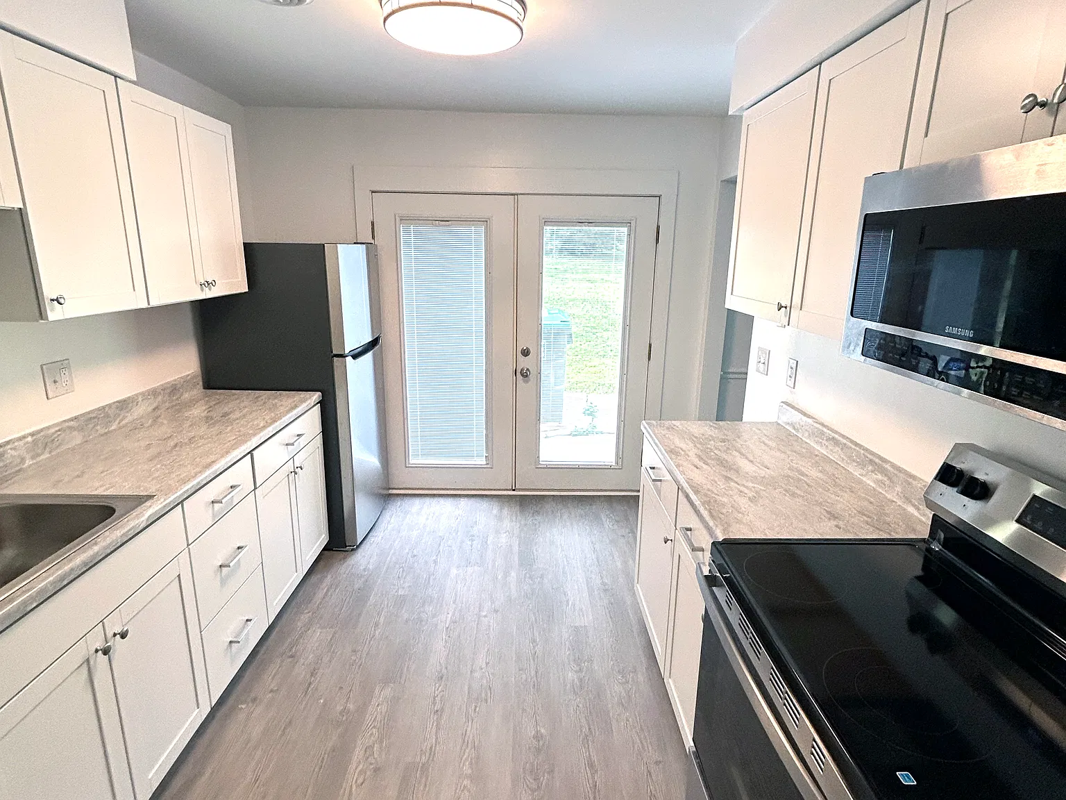 3 bed, 1.5 bath, 1328 sqft, $2,490 — Photo 2