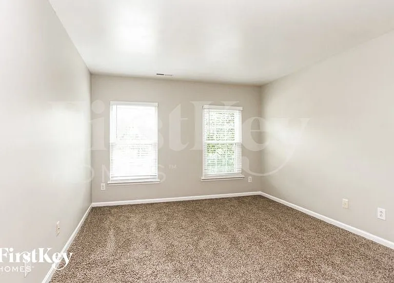 1795 Valleywood Dr — Photo 3