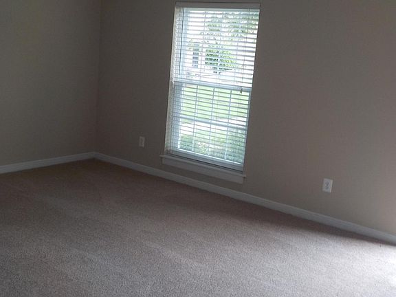 3rd image of 301 Dover Ct