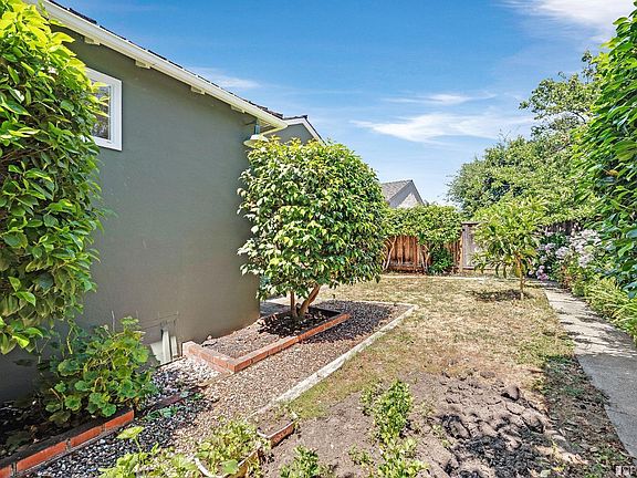 4th image of 2058 Bradhoff Ave