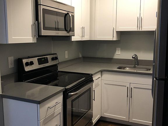 4th image of 45 Carlton St #9C
