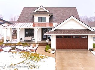 16929 Willowbrook Dr, Haslett, MI 48840