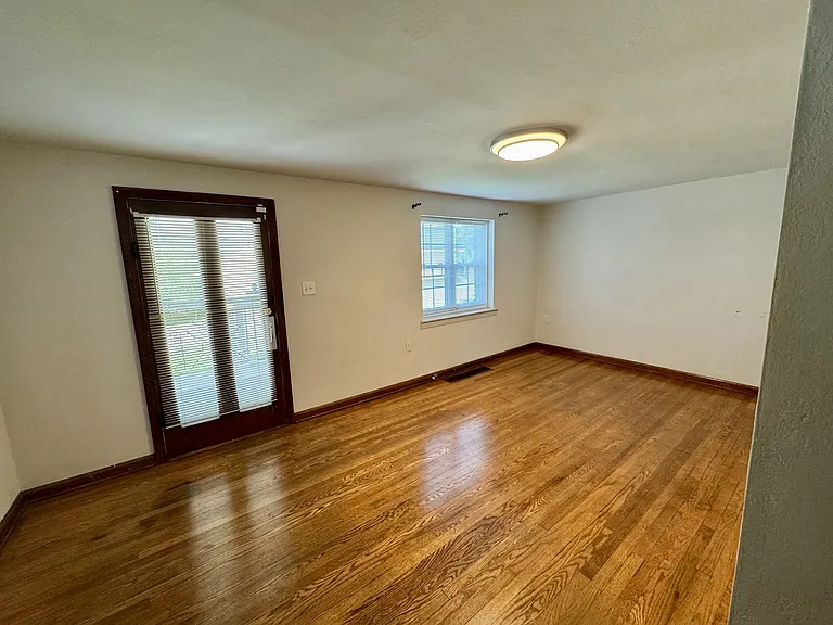 1393 Saratoga Ave — Photo 8