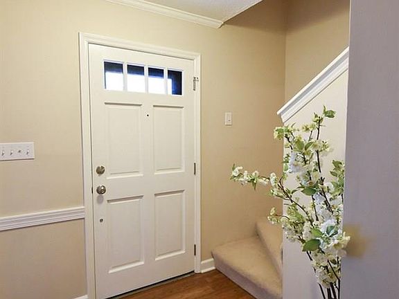 4th image of 305 Woodcock Cir