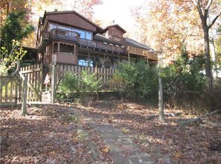 895 Lakeshore Dr, Eureka Springs, AR 72631