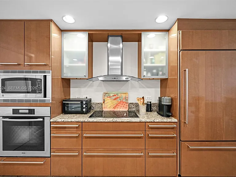 3801 Collins Ave #1102 — Photo 17