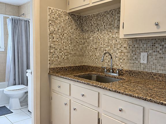 2nd image of 210 Hope St #3N