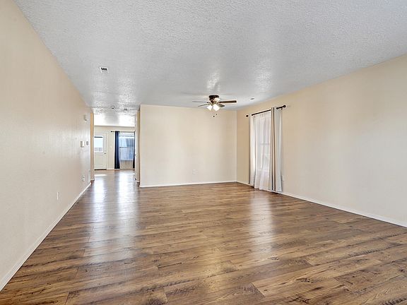 3rd image of 5724 Sandoval Dr NE