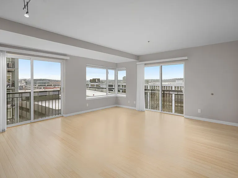 2717 Western Ave #530 — Photo 4