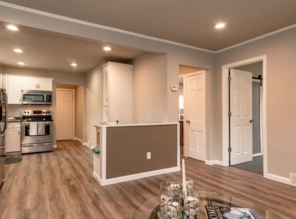 5th image of 411 M St NE