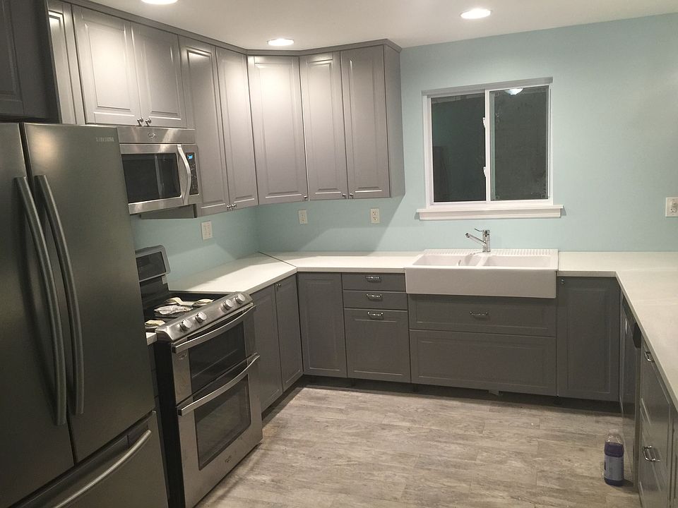 New kitchen, double oven. 