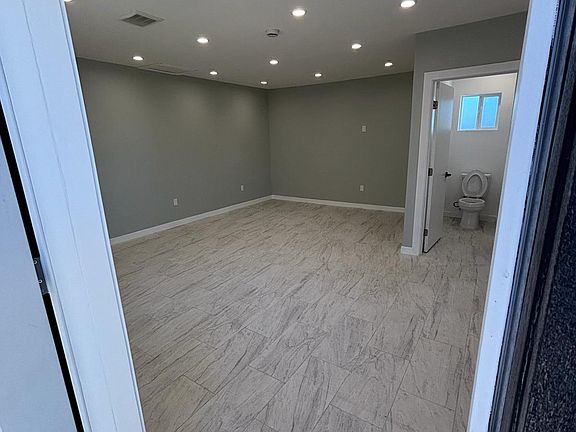 4th image of 19512 1/2 Steinway St #1/2