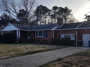 4 Burns Dr, Newport News, VA 23601
