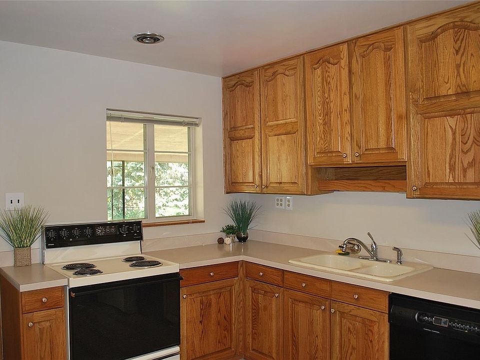1st image of 915 Quentin St