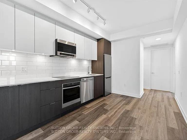 6 Chartwell Rd #402 — Photo 9