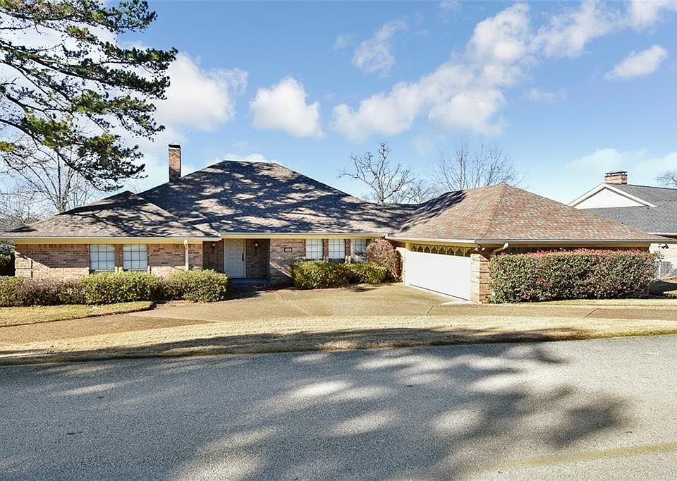 1st image of 246 N Bay Dr