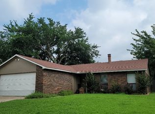 6801 Blackberry Dr, Arlington, TX 76016
