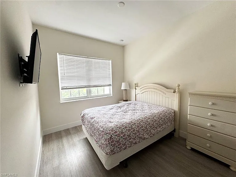15901 Royal Pointe Ln #405 — Photo 9