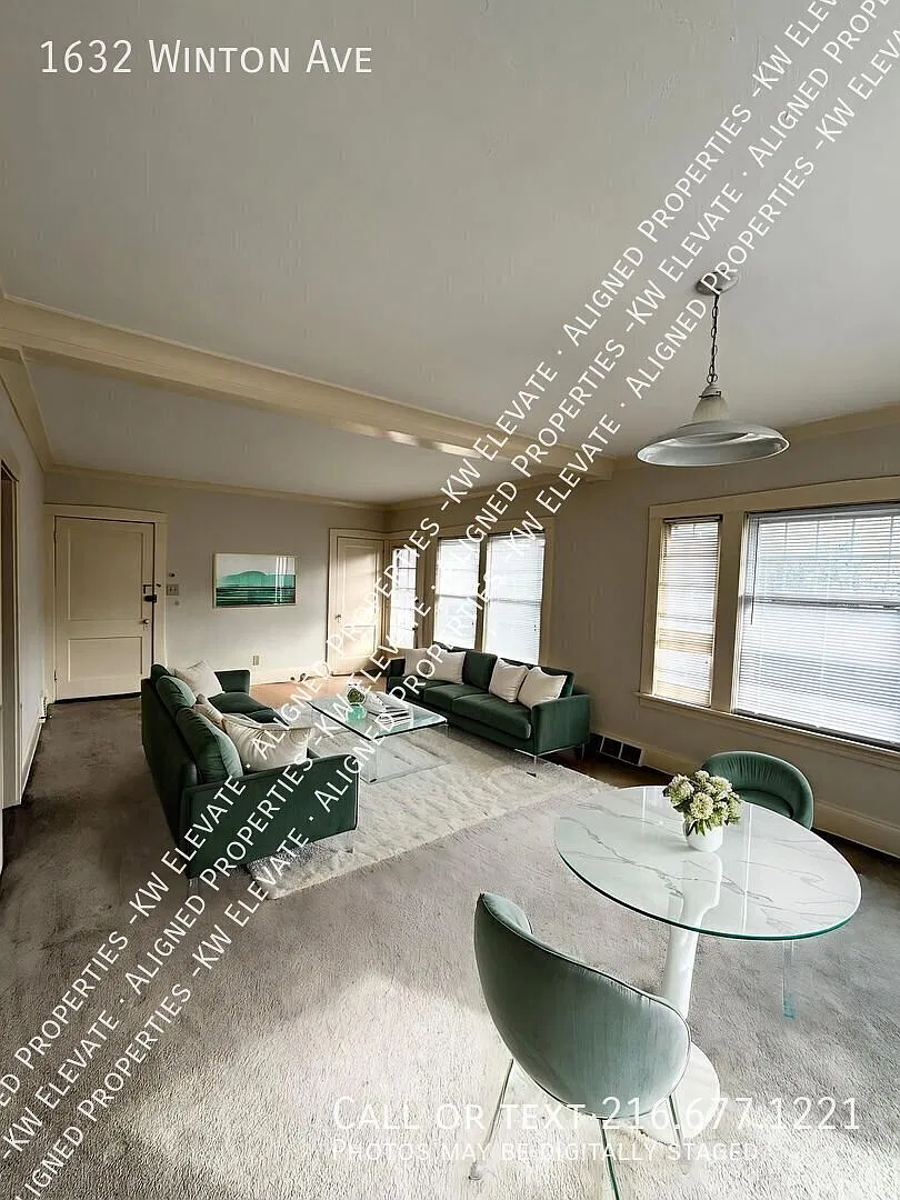 Lakewood Bright 2 Bedroom Upstairs Duplex! — Photo 4