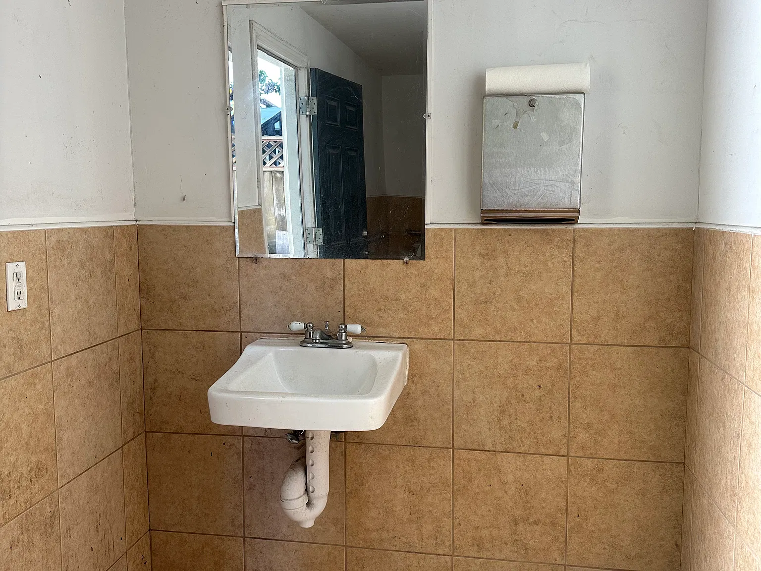 1 bed, 1.5 bath, 1200 sqft, $2,400 — Photo 3
