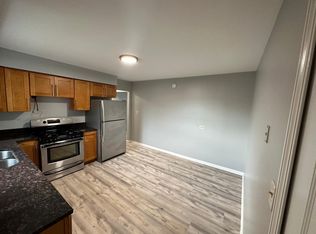 319 Dewey St APT 2E, Joliet, IL 60436