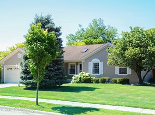 1008 Willowbrook Dr, Wheeling, IL 60090