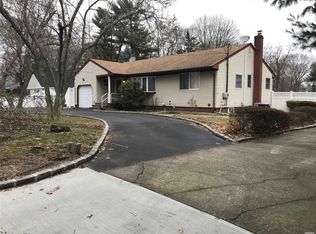 135 Lake Ave, Saint James, NY 11780