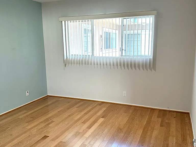 962 Granville Ave #9 — Photo 9
