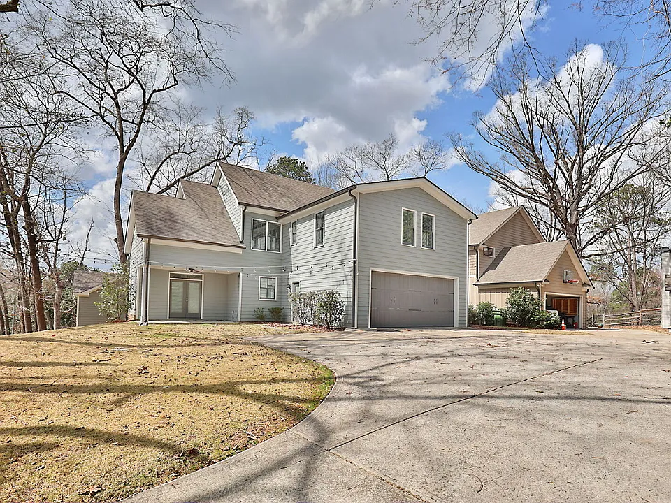 2033 Cherokee Dr