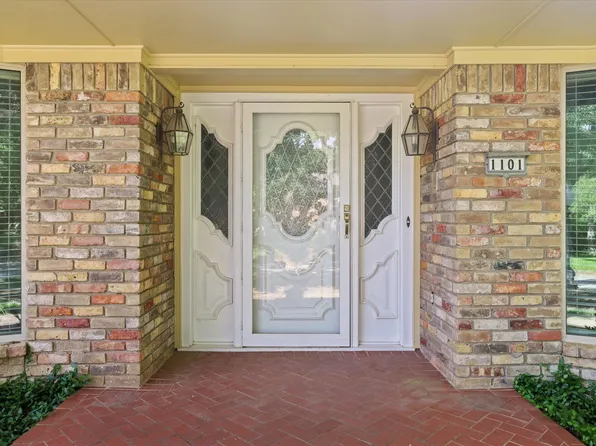 1101 Ridgecrest Cir, Denton, TX 76205