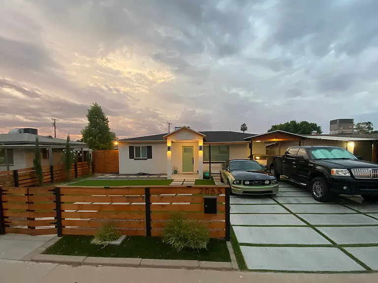 2065 E Don Carlos Ave — Photo 2
