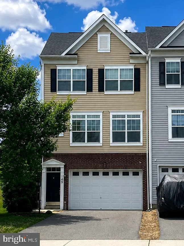 3 bed, 3.5 bath, 2036 sqft, $2,875 — Photo 1