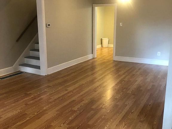 5th image of 27 Elm St