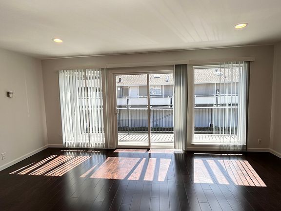 3rd image of 901 Hill St #2