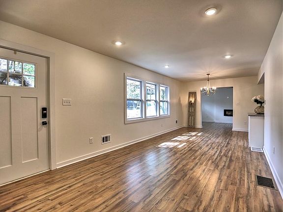 5th image of 265 Terrydale Dr SE