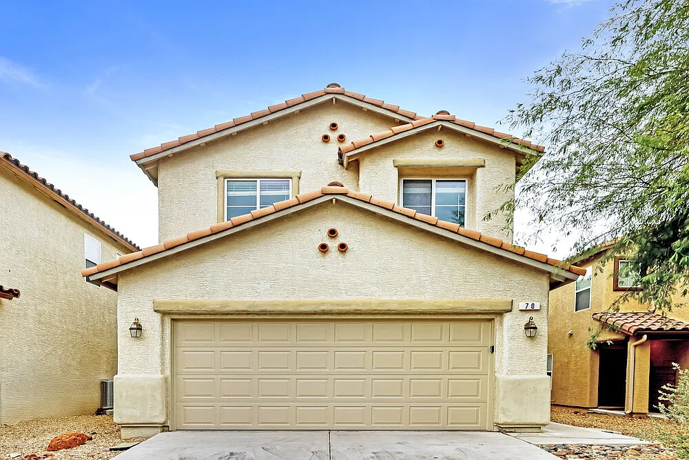 4 bed, 2.5 bath, 2031 sqft, $2,160 — Photo 4