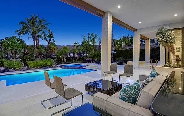 4 bed, 6061 sqft, $30,000 — Photo 3
