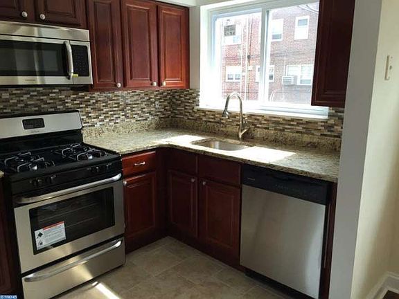 3rd image of 7109 Eastwood St