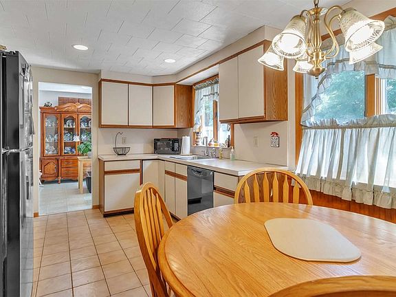 4th image of 27 Westmoylan Ln