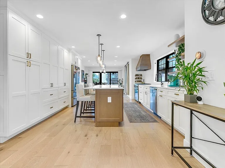 23 Princeton St — Photo 3