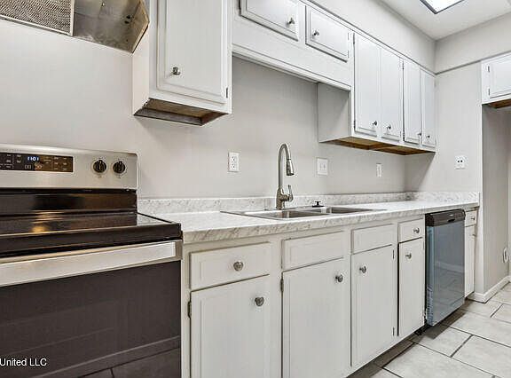 5th image of 2501 Gulf Ave APT 25