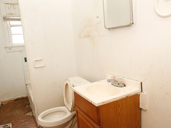 4th image of 2200 Memorial Ave
