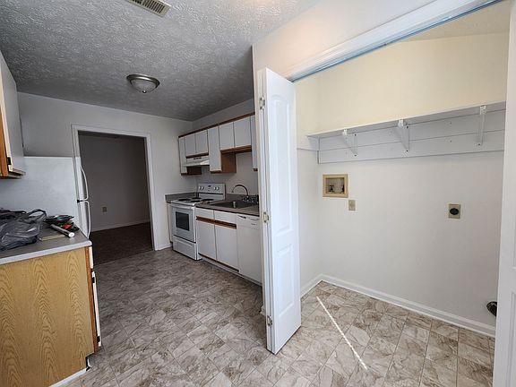 2nd image of 121-122 Westwind Ct #140-204