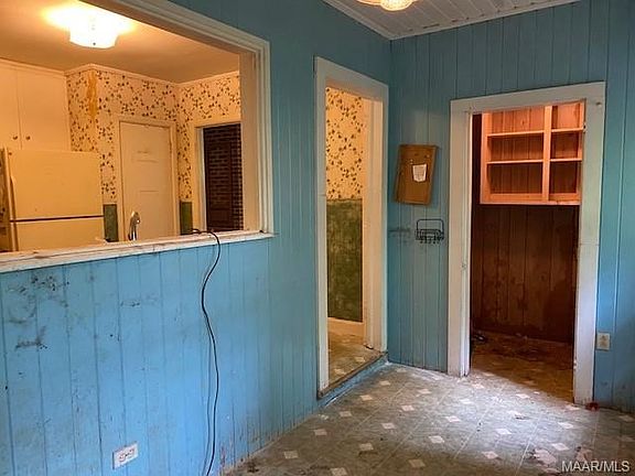 3rd image of 222 Camilla Ave