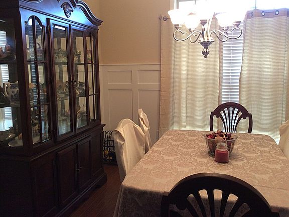 3rd image of 4403 Coatsbridge Dr SE