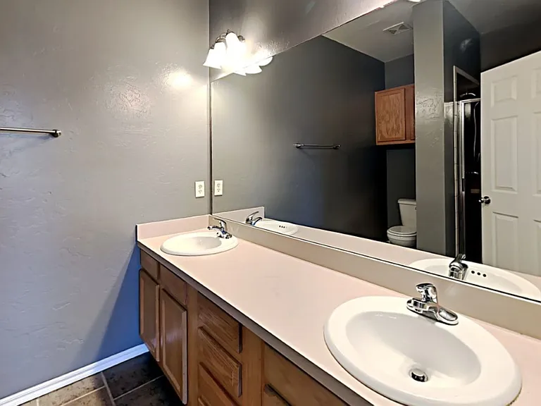 1713 W Palm Pl — Photo 7