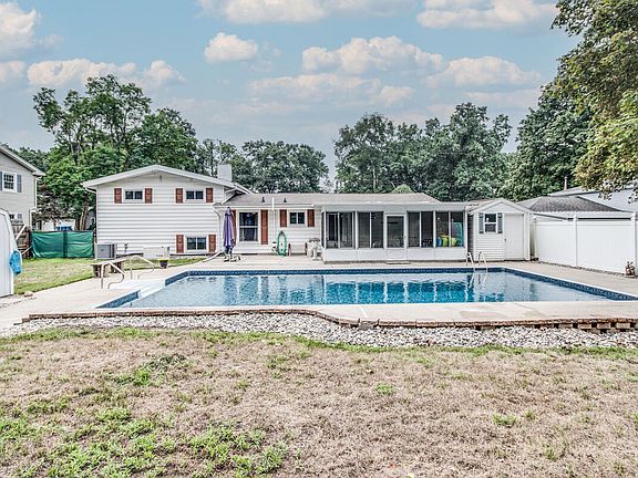 5th image of 231 Beachfield Dr