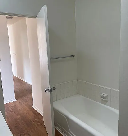 1677 Westholme Ave #302 — Photo 6